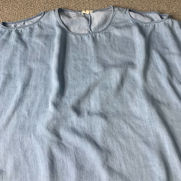 Easel Womens Blouse Top Size Medium Blue Chambray Cold Shoulders Fringe Hem - Picture 3 of 12